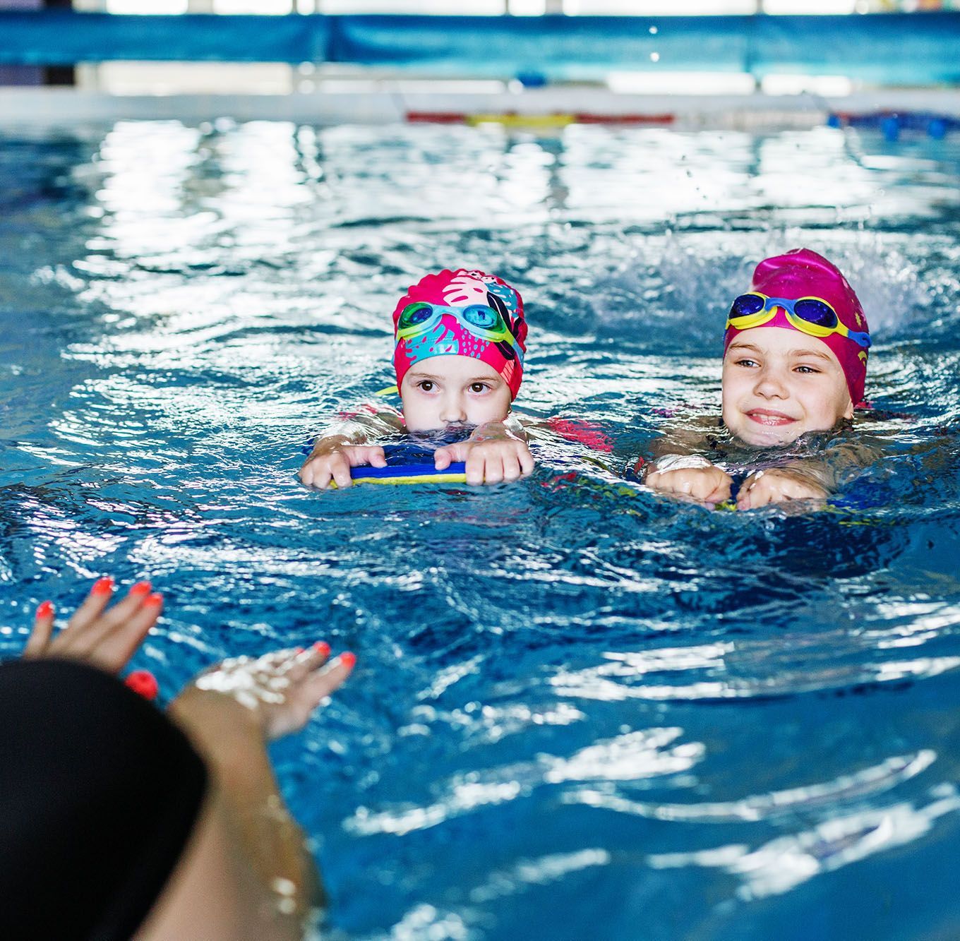 Private vs group swim lessons — which is worth it for your child?